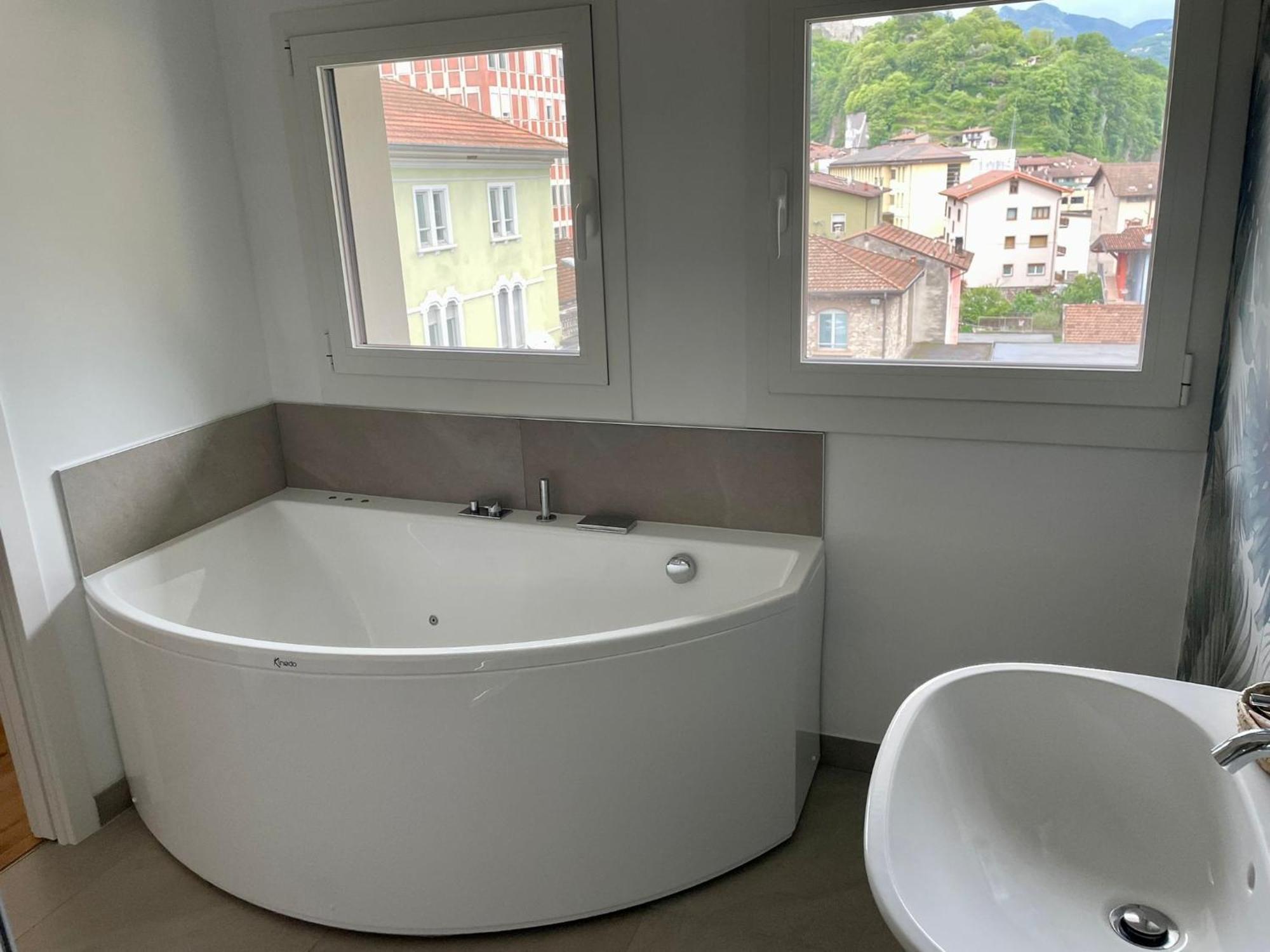 Hotel Giardino Breno Eksteriør billede